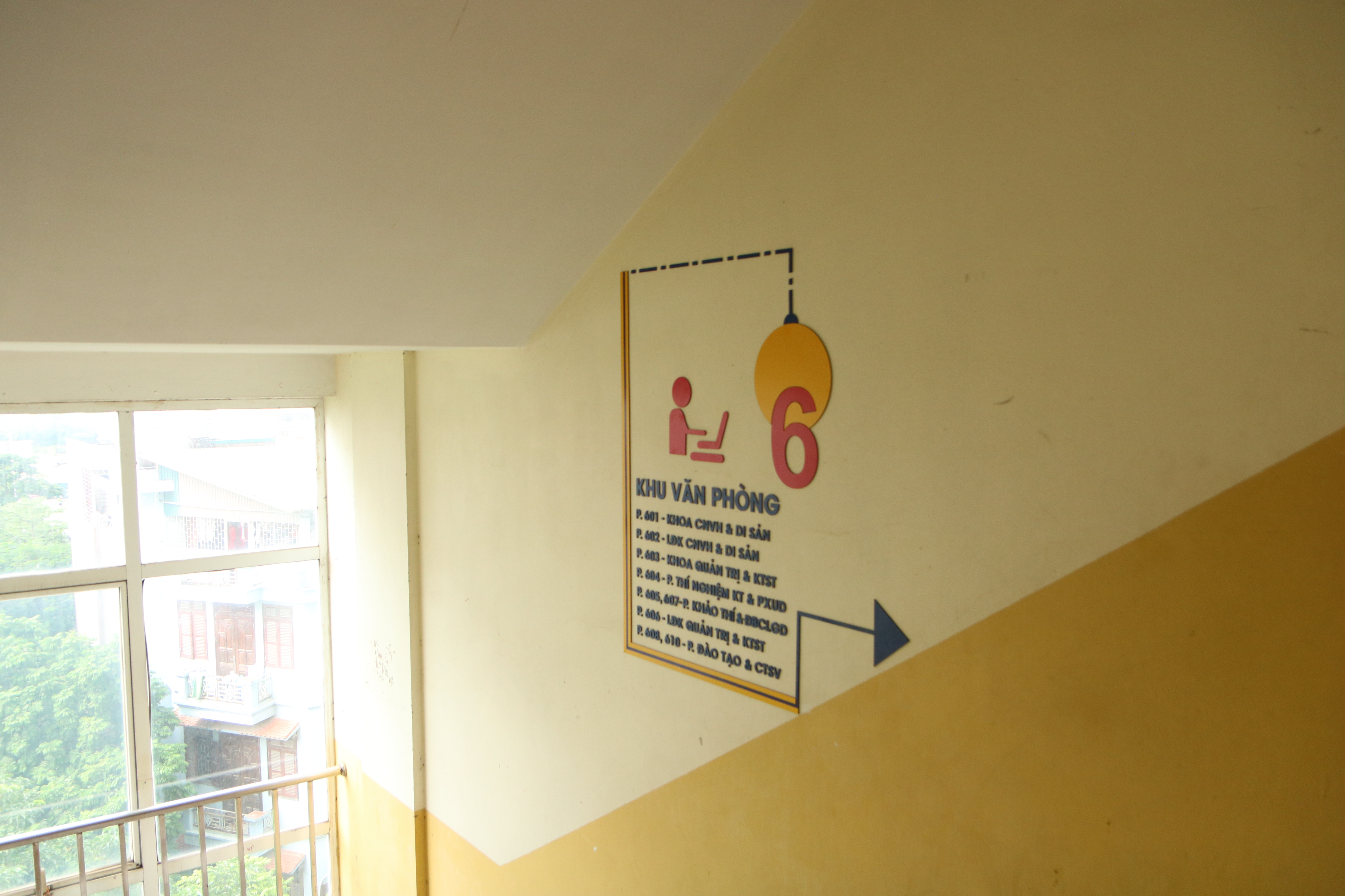 Giảng đường Mỹ Đình dành cho khối ngành Quản trị, cùng với sự đồng hành của các phòng chức năng: Phòng ĐT&CTSV; Phòng KT&BĐCLGD, các văn phòng Khoa: Khoa CNVH&DS; Khoa QT&KTST; Văn Phòng Đoàn