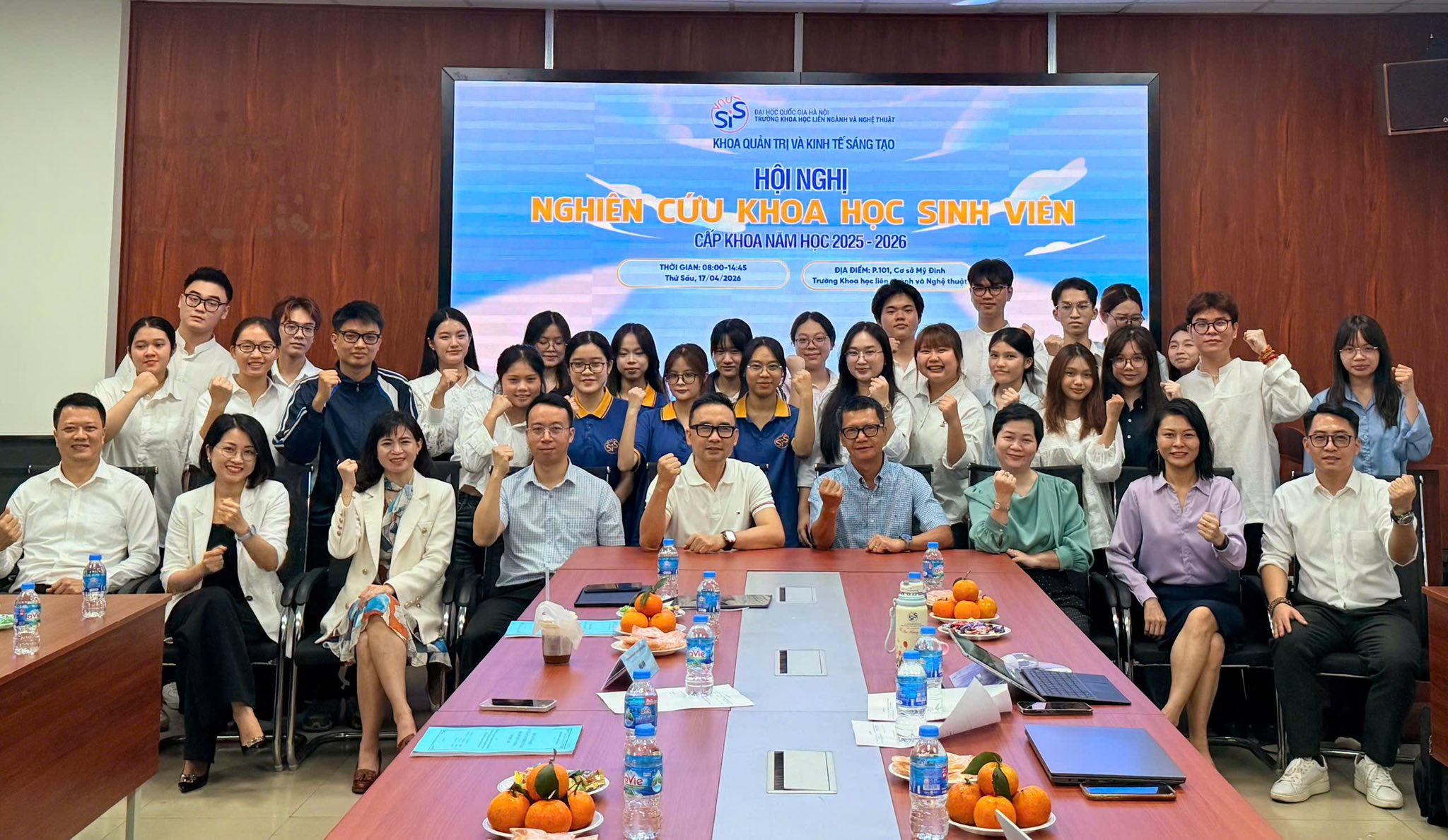 Tổ chức thành công hội nghị nghiên cứu khoa học sinh viên năm 2025-2026 của Khoa Quản trị và Kinh tế sáng tạo, Trường Khoa học liên ngành và Nghệ thuật, Đại học Quốc gia Hà Nội